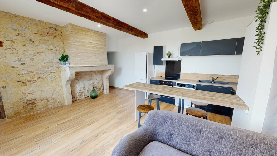 Photos 1 - Touristique - Ancienne bâtisse en pierre des années 1700 en partie restaurée sur un terrain de 5040m2