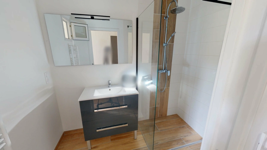 Photos 3 - Touristique - Ancienne bâtisse en pierre des années 1700 en partie restaurée sur un terrain de 5040m2