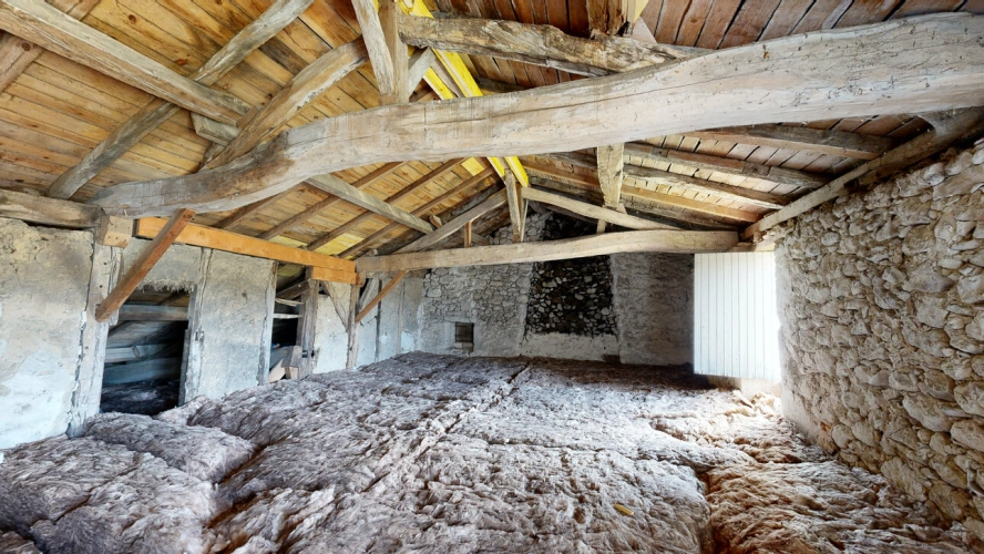 Photos 10 - Touristique - Ancienne bâtisse en pierre des années 1700 en partie restaurée sur un terrain de 5040m2