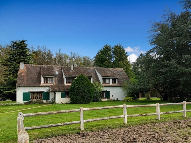 Photos 1 - Équestre - En forêt de Rambouillet, grande maison avec écurie et 10ha