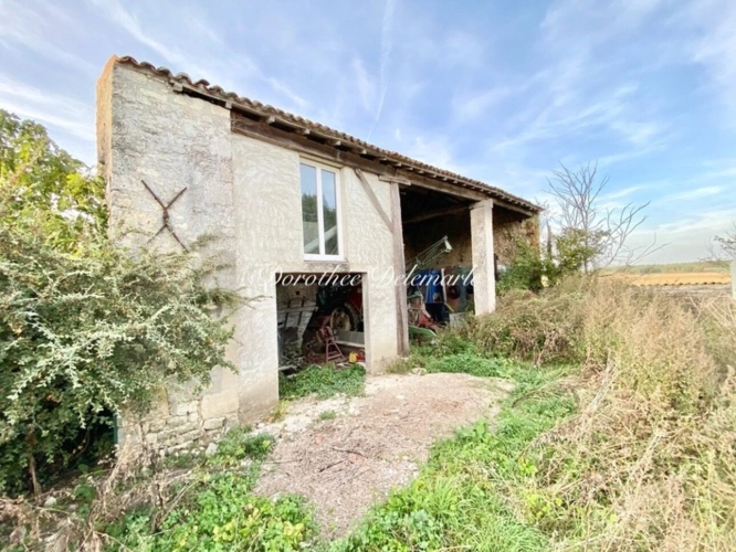 Photos 1 - Touristique - Dpt Charente Maritime (17), à vendre VILLENEUVE LA COMTESSE Grange 80 m² - Terrain de 400,00 m²