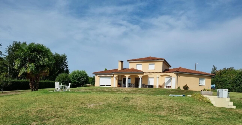 Photos 1 - Équestre - Maison avec infrastructures équestres sur 2,7 Ha- Proche Vichy