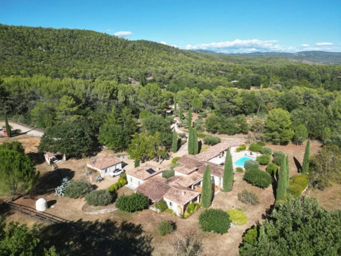 Photos 23 - Équestre - Propriété équestre de prestige sur 19 500 m² dans le haut Va