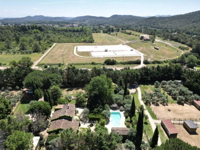 Photos 2 - Équestre - Mas, écuries et dépendances sur 15 hectares - Brignoles (83)