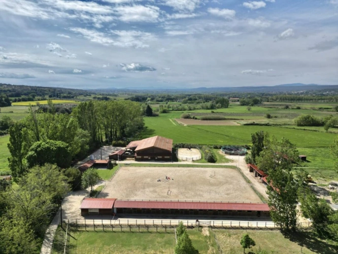 Photos 3 - Équestre - Écurie moderne en plein coeur de la Provence (30)