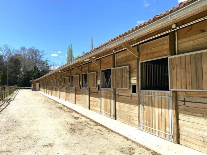 Photos 8 - Équestre - Écurie moderne en plein coeur de la Provence (30)
