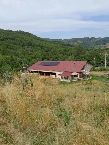 Photos 1 - Équestre - 1 ha en bio, bâtiment avec toiture photovoltaïque.