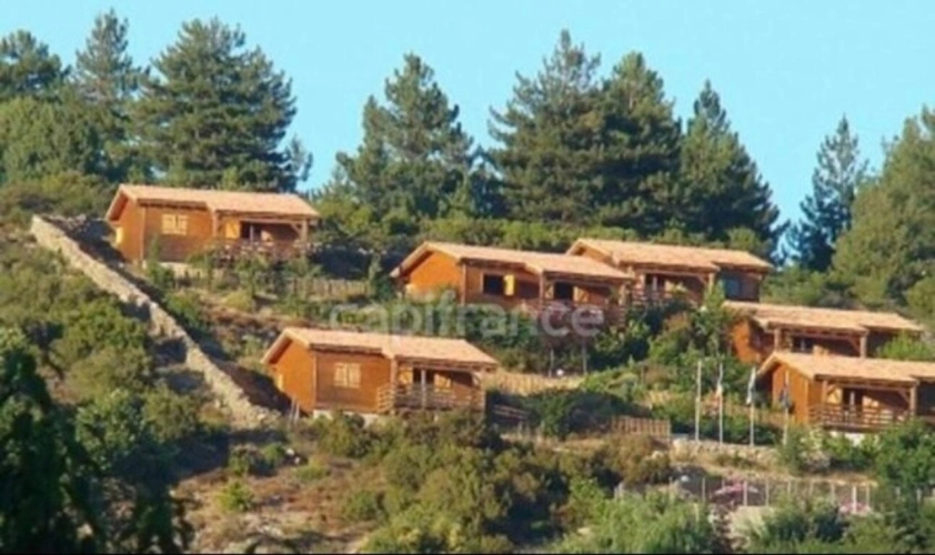 Photos 1 - Touristique - Dpt Corse (20), à vendre EVISA, ensemble de six chalets en bois avec terrasse sur terrain avec piscine et parking