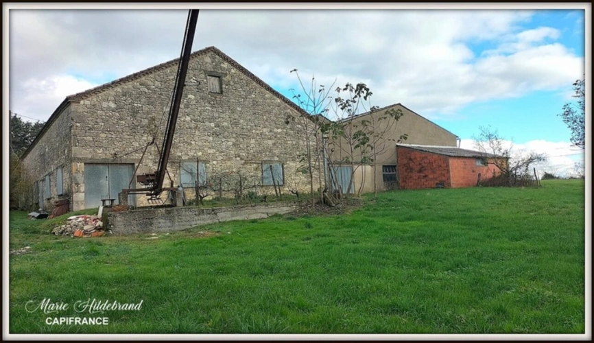 Photos 14 - Agricultural - Property of over 170m² - 4 bedrooms - outbuildings and 40 hectares of farmland