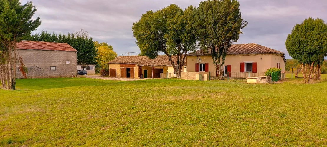 Photos 2 - Touristique - Maison avec Grange et Hangar sur un terrain d'environ 05 hectares 15 ares et 31 centiares (51 531 m²)