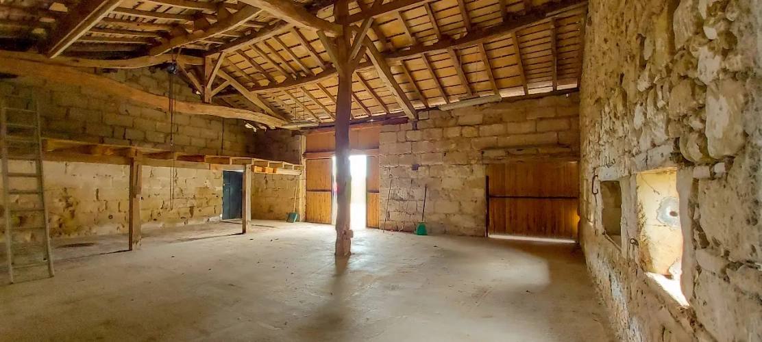 Photos 9 - Touristique - Maison avec Grange et Hangar sur un terrain d'environ 05 hectares 15 ares et 31 centiares (51 531 m²)