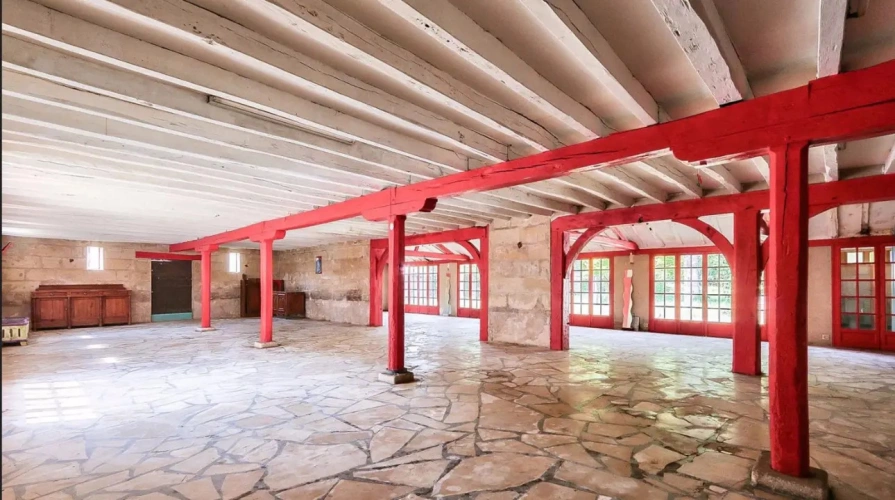 Photos 1 - Prestige - Ancienne auberge, 600m2, cheminées, murs en tuffeau, sur un terrain au bord du Loir