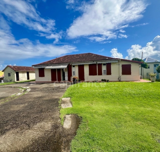 Photos 2 - Prestige - À vendre SAINTE-MARIE (972): Élégante demeure du XXème siècle avec vue sur la mer