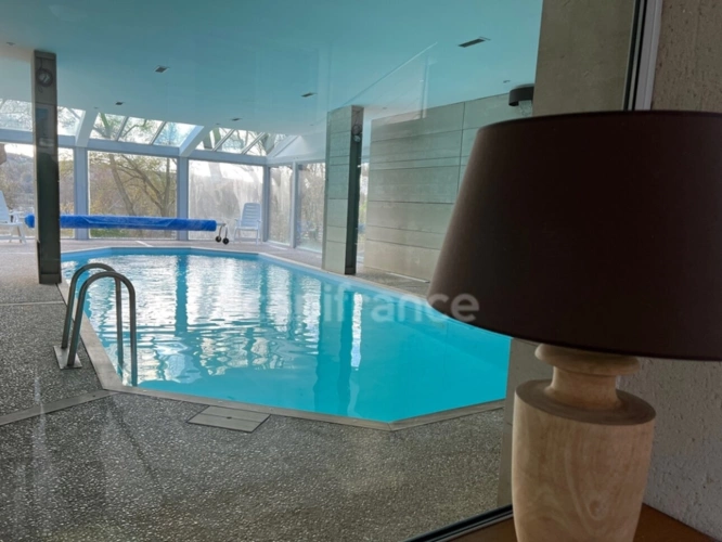 Photos 3 - Prestige - ST LÉONARD - Á VENDRE ENSEMBLE IMMOBILIER - APPART'HOTEL - 8 LOGEMENTS - HABITATION PRINCIPALE 280 M2 - 9 PIÈCES - 5 ha 50 - 13000 M2 CONSTRUCTIBLE - PISCINE COUVERTE