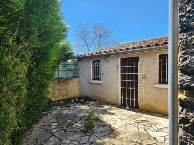 Photos 3 - Tourist - Character property