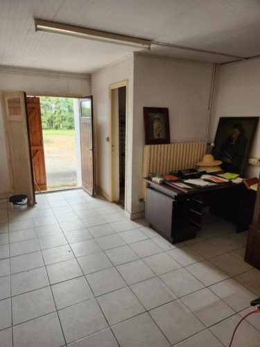 Photos 4 - Tourist - Character property