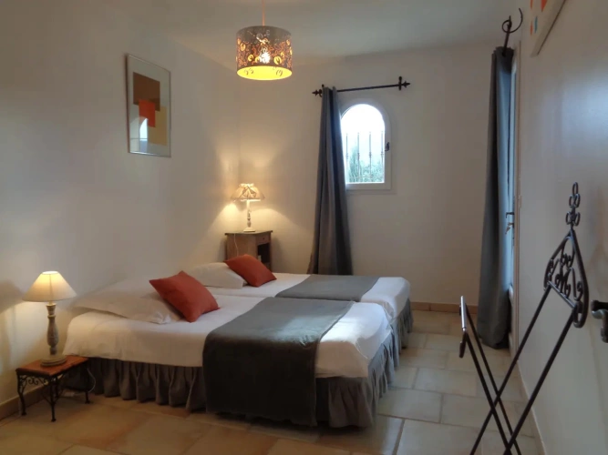 Photos 9 - Touristique - Maison d'hôtes de charme climatisée a vendre au coeur du Luberon