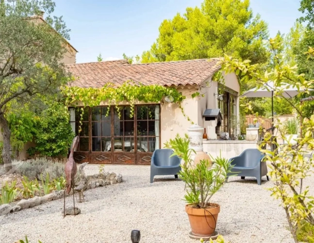 Photos 13 - Touristique - Maison d'hôtes de charme climatisée a vendre au coeur du Luberon