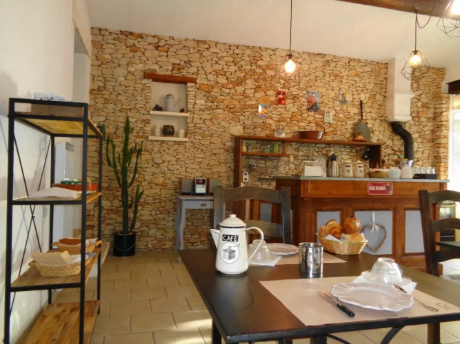 Photos 15 - Touristique - Maison d'hôtes de charme climatisée a vendre au coeur du Luberon