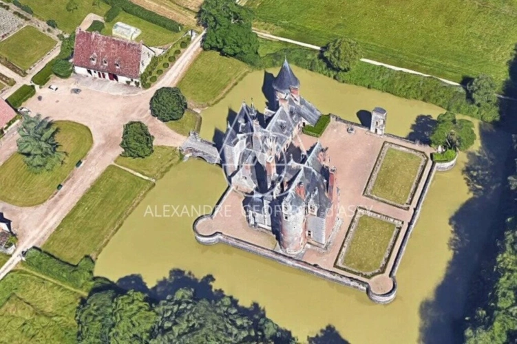 Photos 3 - Prestige - Vente d'un magnifique château du 15eme (ISMH) en Sologne sur 40ha