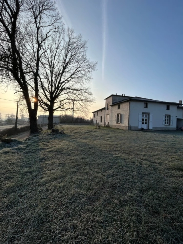 Photos 9 - Tourist - Grande Ferme de 250m2 habitables avec 700m2 de dépendances sur un terrain de 7500m2 proche de Feurs