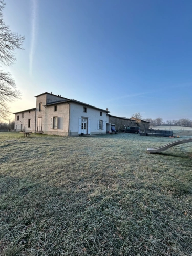 Photos 15 - Tourist - Grande Ferme de 250m2 habitables avec 700m2 de dépendances sur un terrain de 7500m2 proche de Feurs