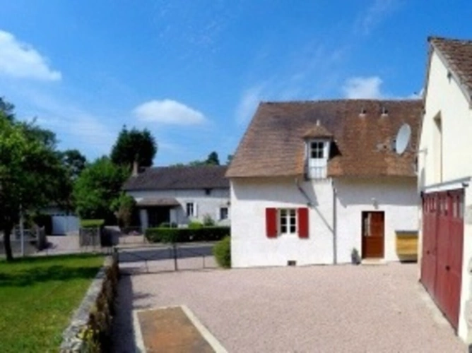 Photos 8 - Touristique - Située dans l’un des plus beaux villages de l’Allier, une propriété exceptionnelle