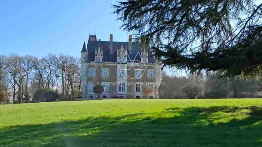 Photos 25 - Équestre - Château du XIXème à vendre en Haut-Anjou sur 20 Hectares