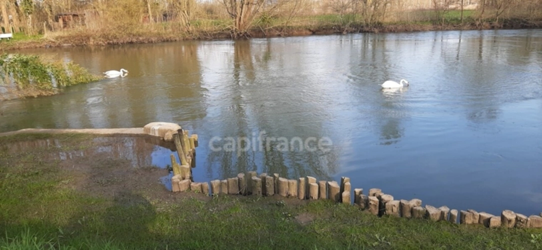Photos 3 - Land - Dpt Sarthe (72), for sale LA CHARTRE SUR LE LOIR land 817 m² edge of Loir (20m) with EDF meter