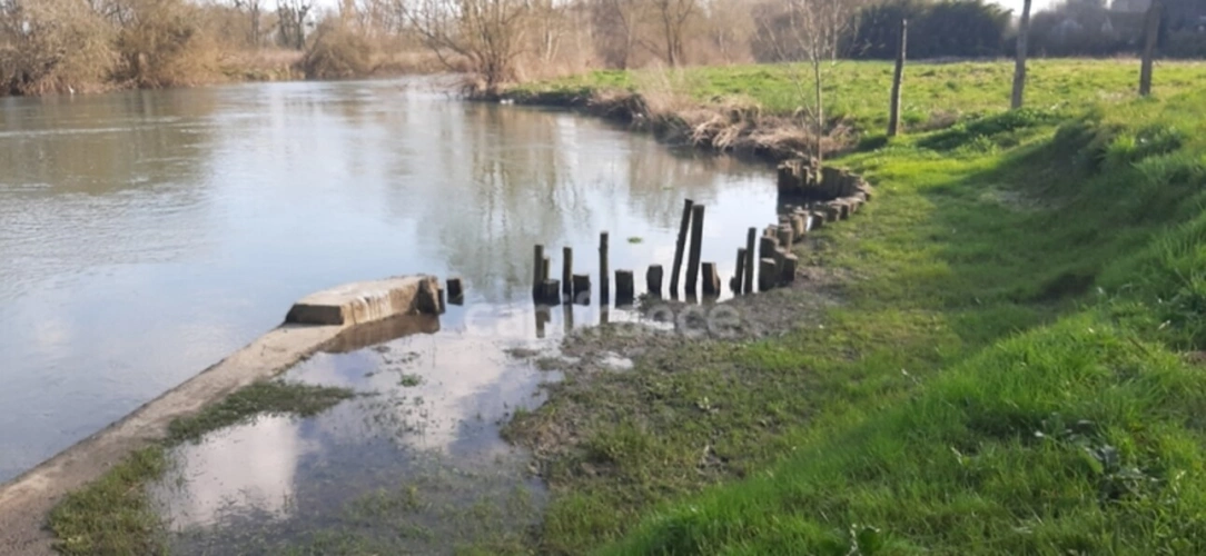 Photos 6 - Land - Dpt Sarthe (72), for sale LA CHARTRE SUR LE LOIR land 817 m² edge of Loir (20m) with EDF meter