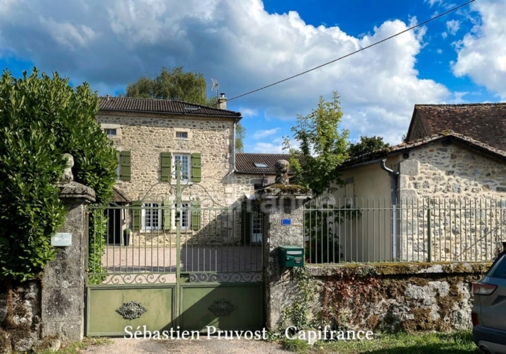 Photos 4 - Prestige - Dordogne (24) - Propriété à vendre 9 pièces AUGIGNAC, terrain 8 900 m², 300 m² habitables, piscine, dépendance, 8 chambres