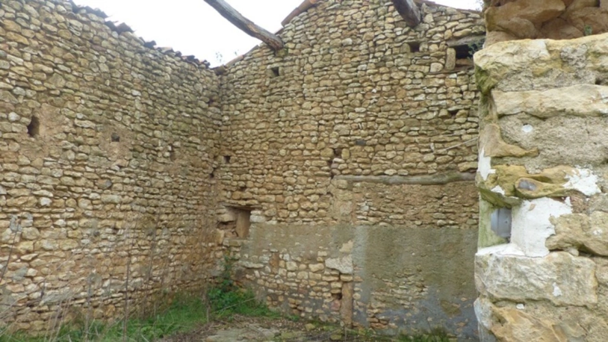 Photos 4 - Touristique - Ancienne GRANGE à vendre 1 pièce AVAILLES THOUARSAIS (79) Terrain 900 m² environ