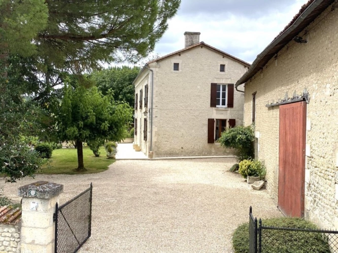 Photos 2 - Tourist - House
