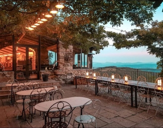 Photos 3 - Prestige - Domaine de prestige, gîtes et chambres d'hôtes à vendre Ardèche (07)