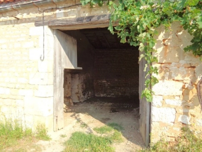 Photos 7 - Touristique - 15 mn Angoulême Gare, ancien Corps de Ferme à réhabiliter au sud le l'agglomération