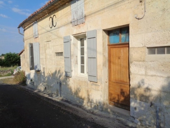 Photos 21 - Touristique - 15 mn Angoulême Gare, ancien Corps de Ferme à réhabiliter au sud le l'agglomération