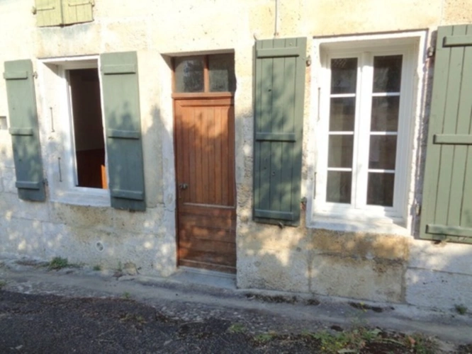Photos 22 - Touristique - 15 mn Angoulême Gare, ancien Corps de Ferme à réhabiliter au sud le l'agglomération