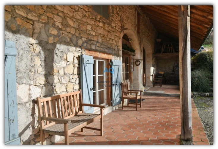 Photos 6 - Touristique - A vendre - Propriété - 340 m² (570 m² total) - 10 pièces - Le Poizat-Lalleyriat (01)