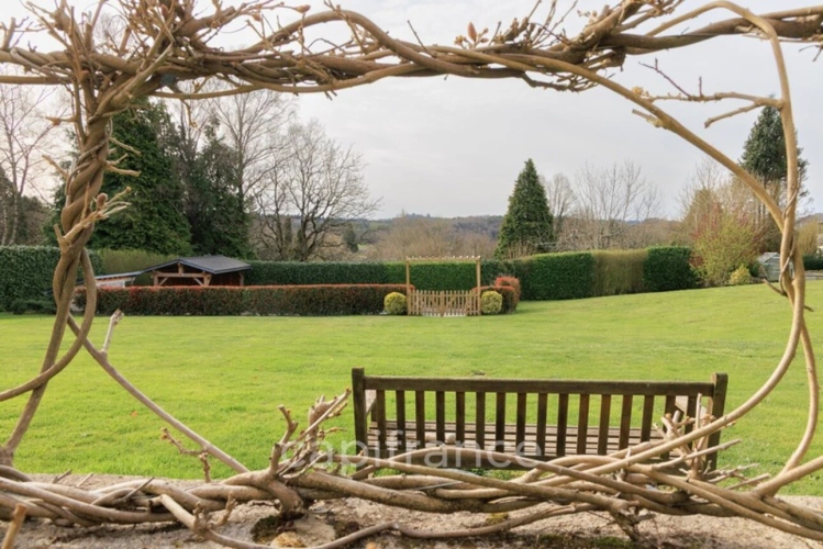 Photos 4 - Prestige - Propriété comprenant un château du 16eme siècle, une maison avec 3 chambres, un studio