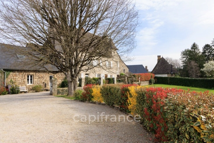 Photos 5 - Prestige - Propriété comprenant un château du 16eme siècle, une maison avec 3 chambres, un studio