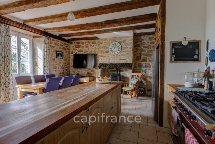 Photos 8 - Prestige - Propriété comprenant un château du 16eme siècle, une maison avec 3 chambres, un studio