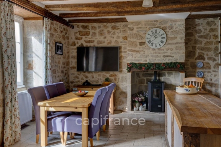 Photos 9 - Prestige - Propriété comprenant un château du 16eme siècle, une maison avec 3 chambres, un studio
