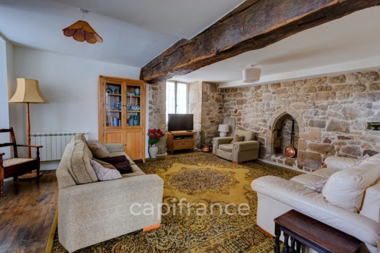 Photos 30 - Prestige - Propriété comprenant un château du 16eme siècle, une maison avec 3 chambres, un studio
