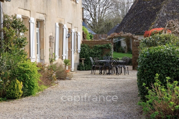Photos 34 - Prestige - Propriété comprenant un château du 16eme siècle, une maison avec 3 chambres, un studio