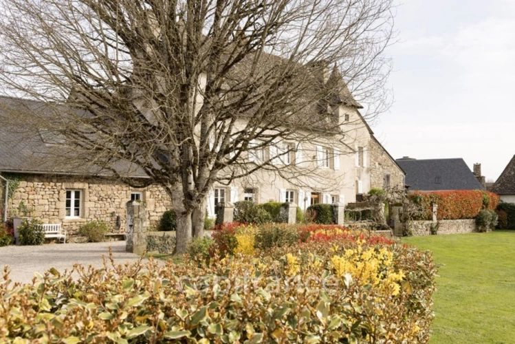 Photos 35 - Prestige - Propriété comprenant un château du 16eme siècle, une maison avec 3 chambres, un studio