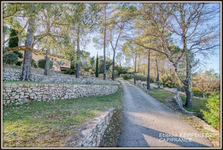 Photos 4 - Touristique - LORGUES, propriété au calme de 188 m² comprenant 2 logements sur un terrain arboré et clos de 5 000 m² avec piscine
