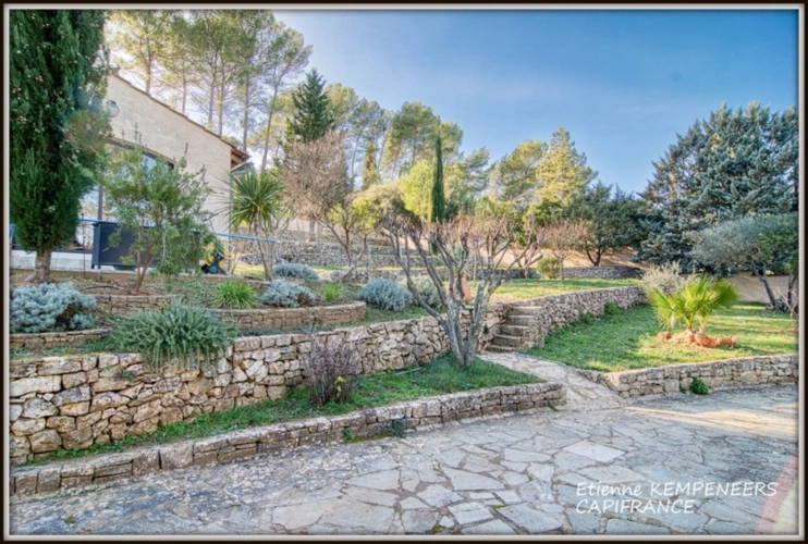 Photos 5 - Touristique - LORGUES, propriété au calme de 188 m² comprenant 2 logements sur un terrain arboré et clos de 5 000 m² avec piscine