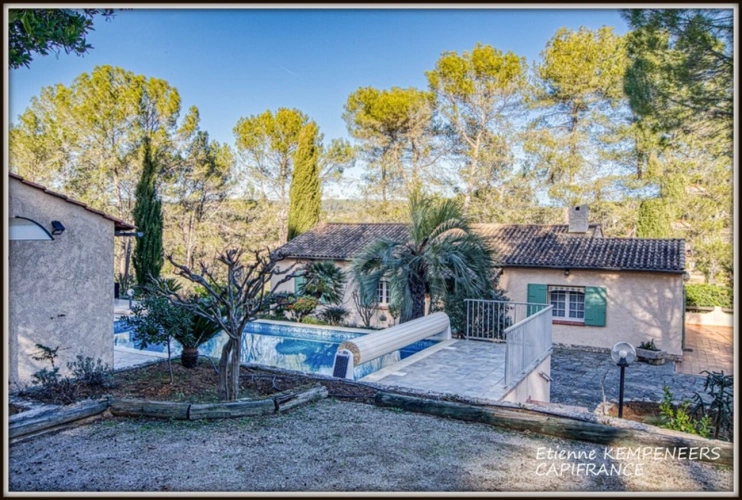 Photos 7 - Touristique - LORGUES, propriété au calme de 188 m² comprenant 2 logements sur un terrain arboré et clos de 5 000 m² avec piscine