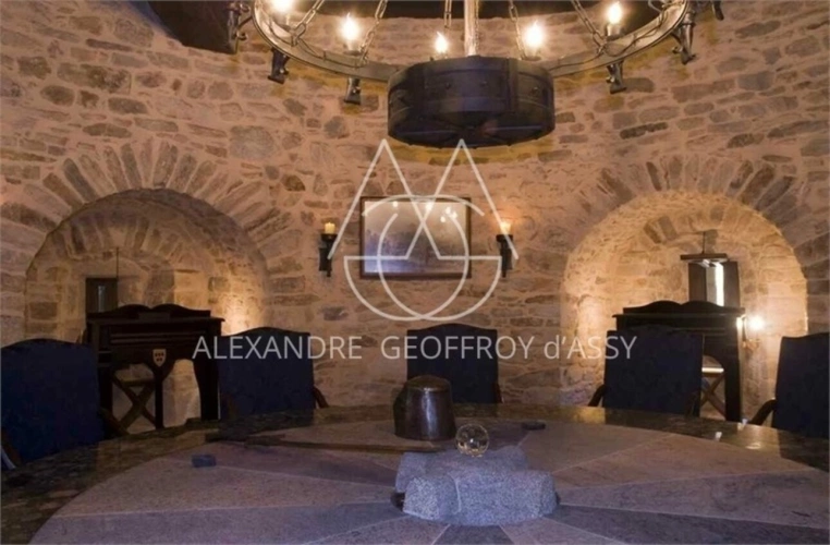 Photos 16 - Forestière - Château médiéval du XIIe siècle sur un vaste domaine de 168 hectares avec une restauration complète