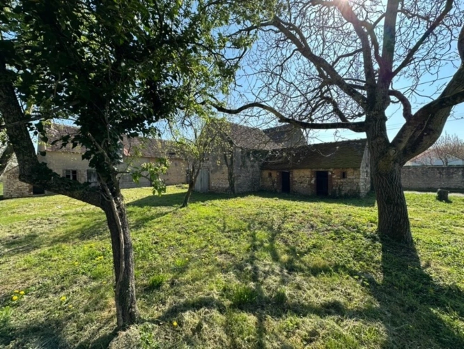 Photos 4 - Touristique - Ferrières proche à 3 mn - Corps de ferme de 4 bâtiments potentiel de 120 m2 environ sur Terrain de 1 427 M2